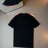 CAMISETA TOMMY FAIXA OMBRO - PRETA