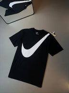 CAMISETA NIKE SPORTSWEAR SWOOSH