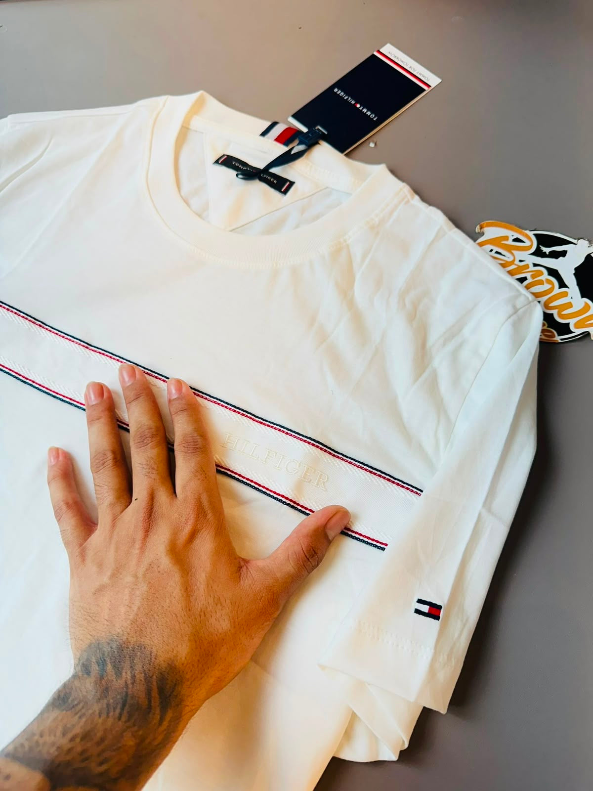 CAMISETA TOMMY HILFIGER - HILF BRANCA