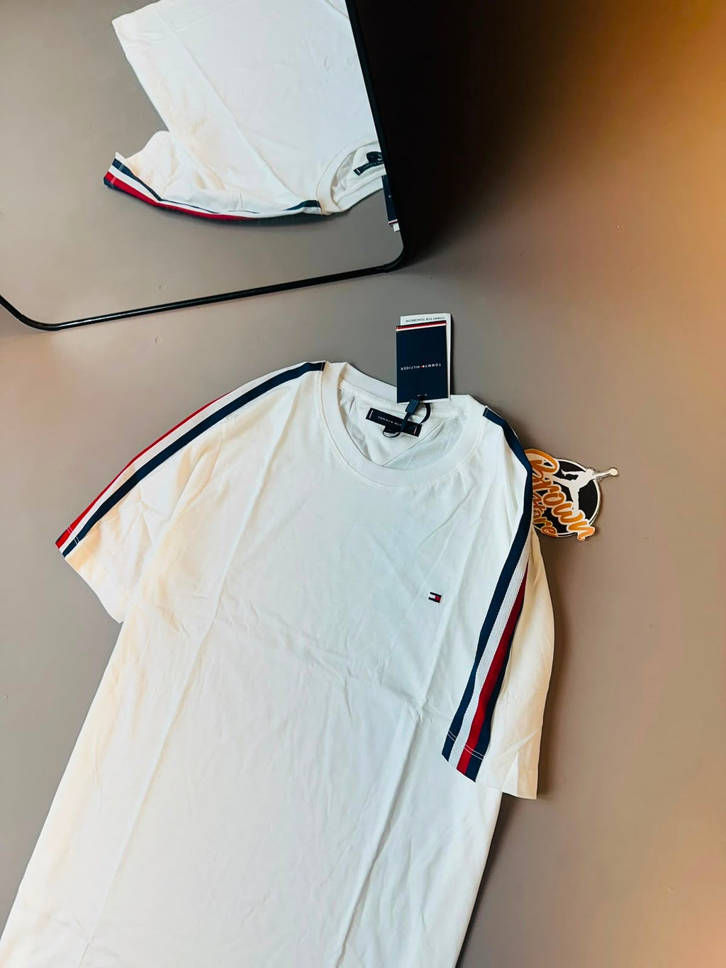 CAMISETA TOMMY FAIXA OMBRO - BRANCA