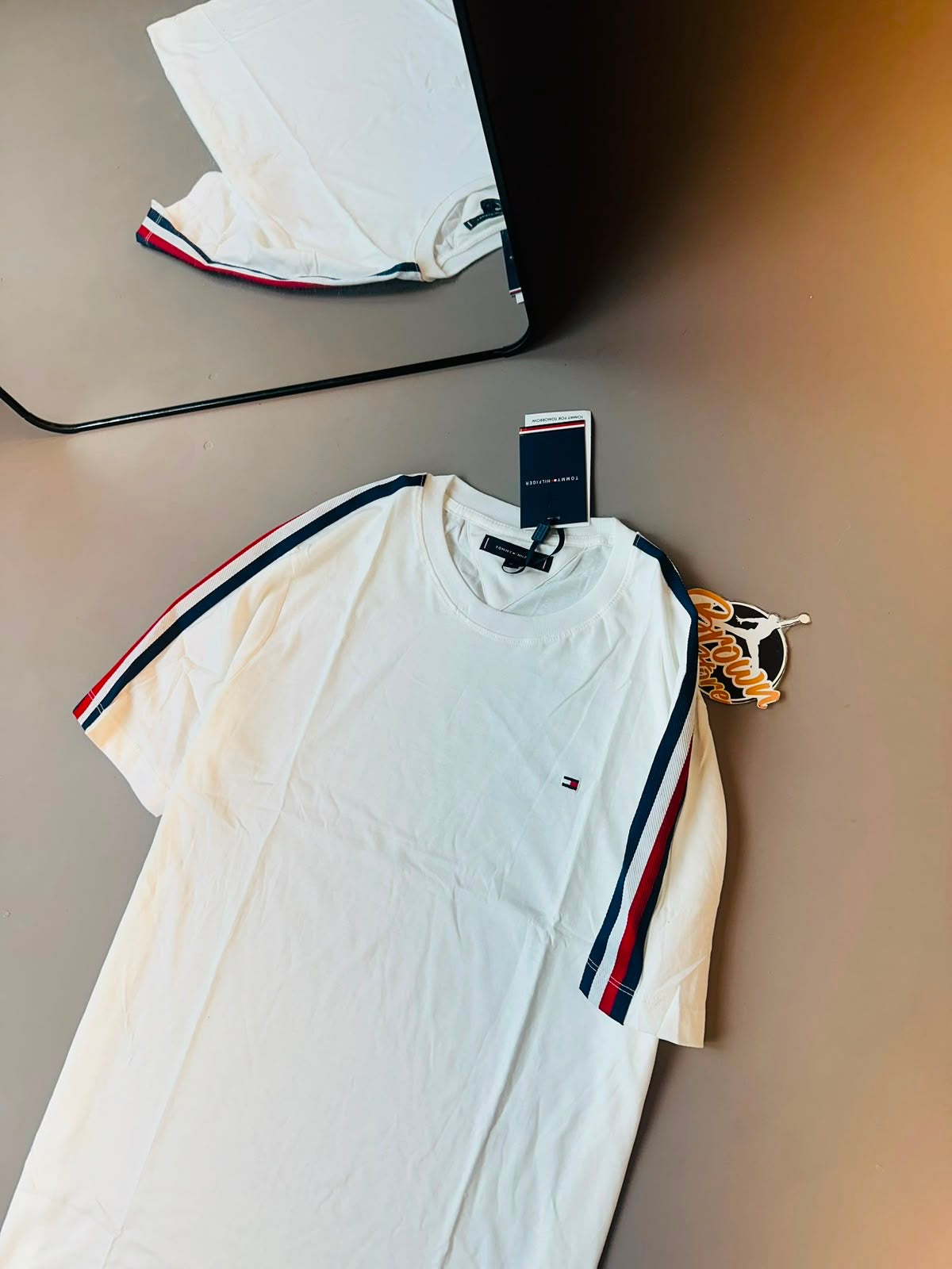 CAMISETA TOMMY FAIXA OMBRO - BRANCA