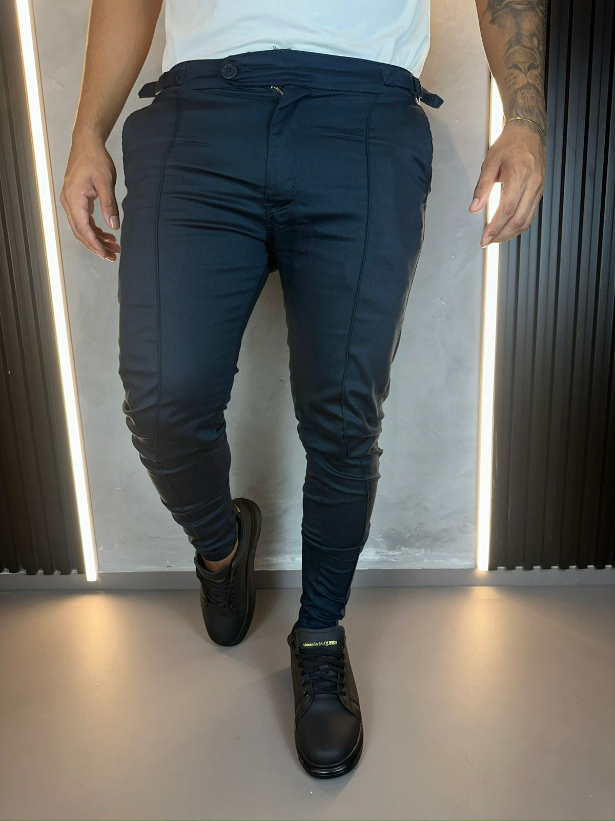CALÇA ALFAIATARIA COM REGULAGEM NA CINTURA