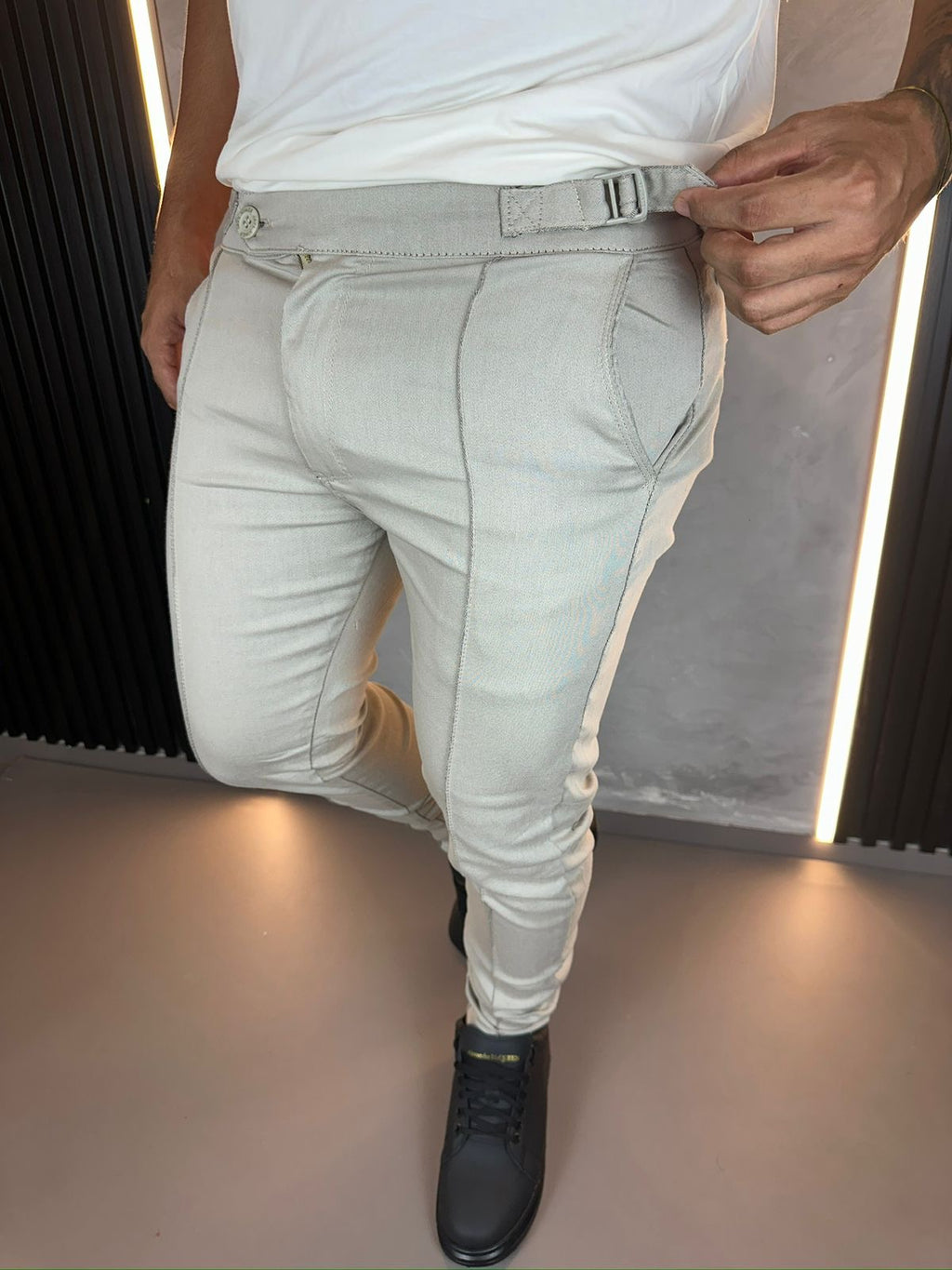 CALÇA ALFAIATARIA COM REGULAGEM CINTURA