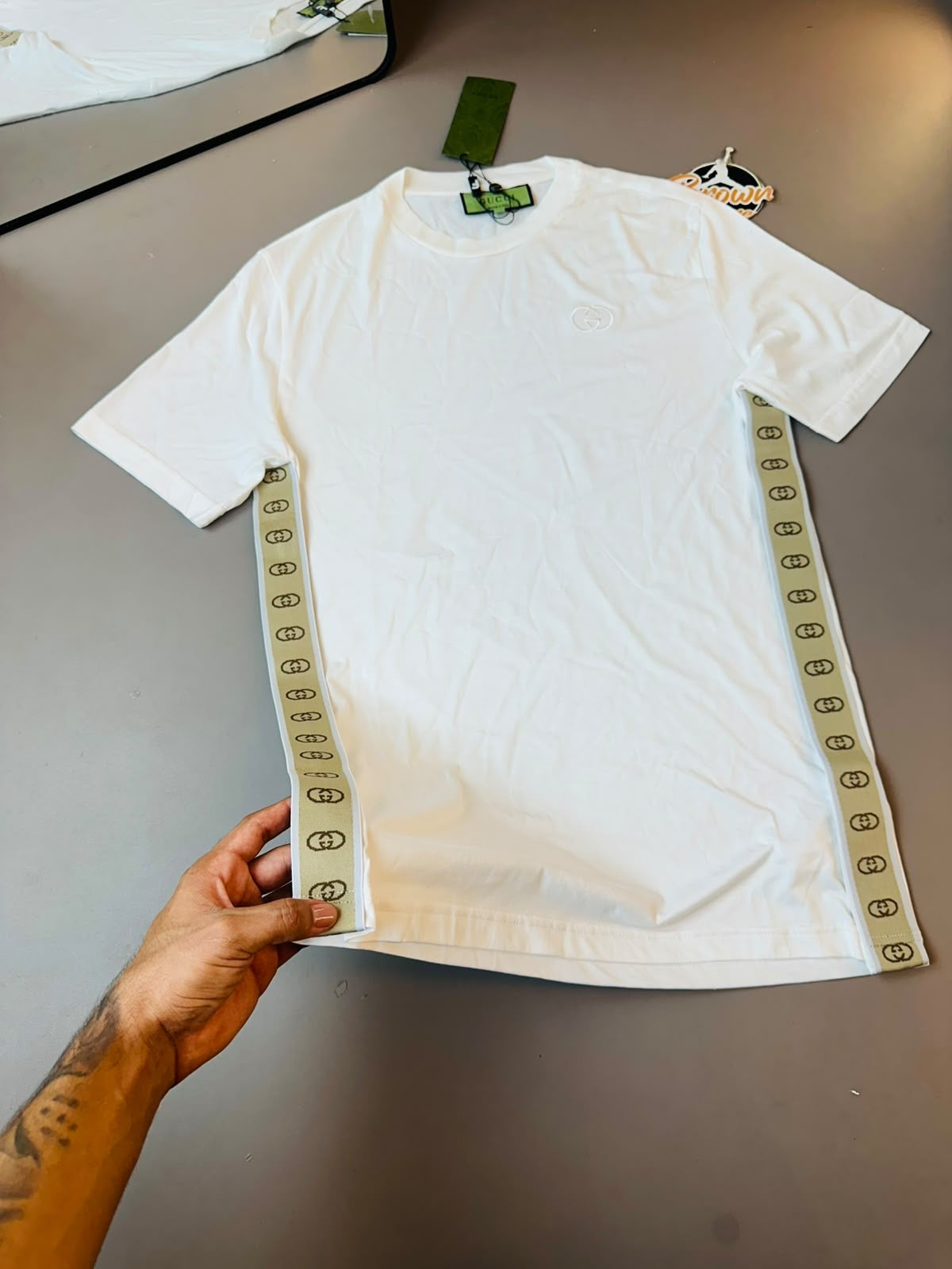 CAMISETA GUCCI IMPORTADA FAIXA LATERAL - BRANCA