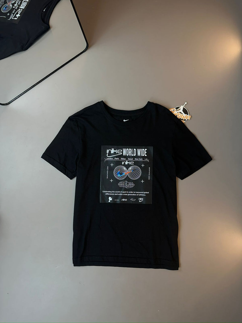 CAMISETA NIKE WORLD WIDE