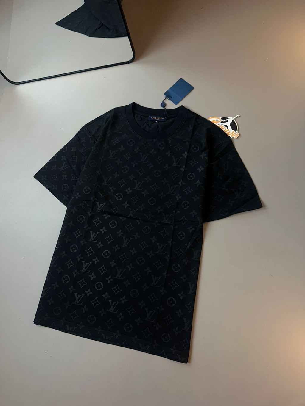 CAMISETA LV IMPORTADA RELEVO