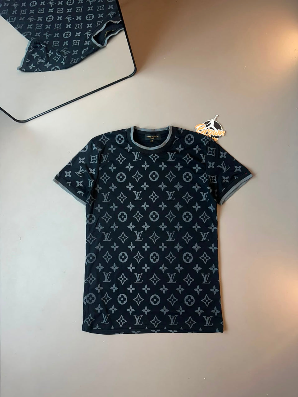 CAMISETA LV RELEVO PRETA