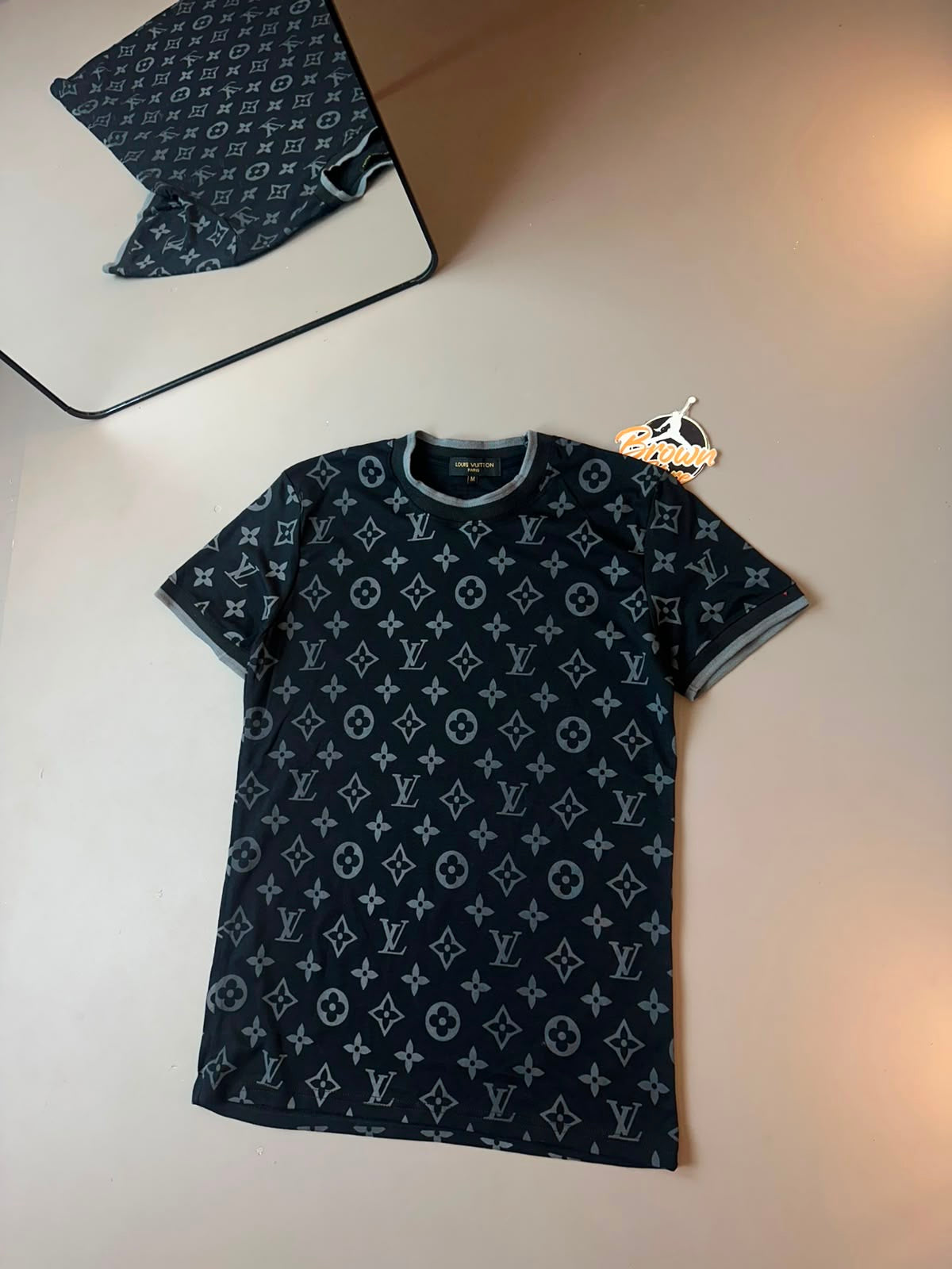 CAMISETA LV RELEVO PRETA