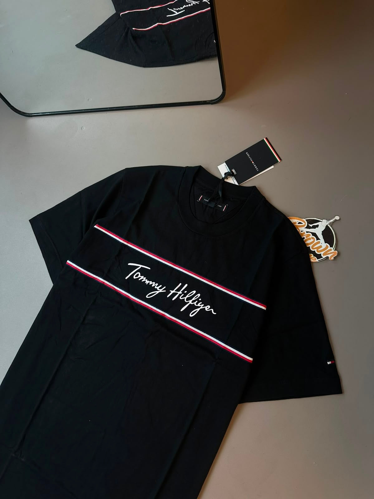 CAMISETA TOMMY HILFIGER FAIXA T - PRETA