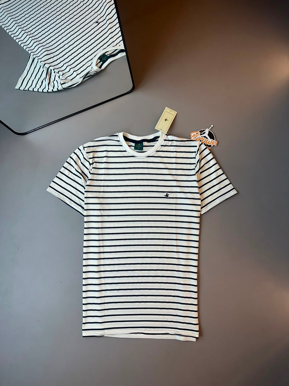 CAMISETA BROOKSFIELD BRANCO LISTRA PRETA