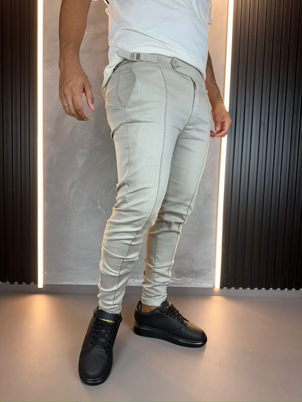 CALÇA ALFAIATARIA COM REGULAGEM CINTURA