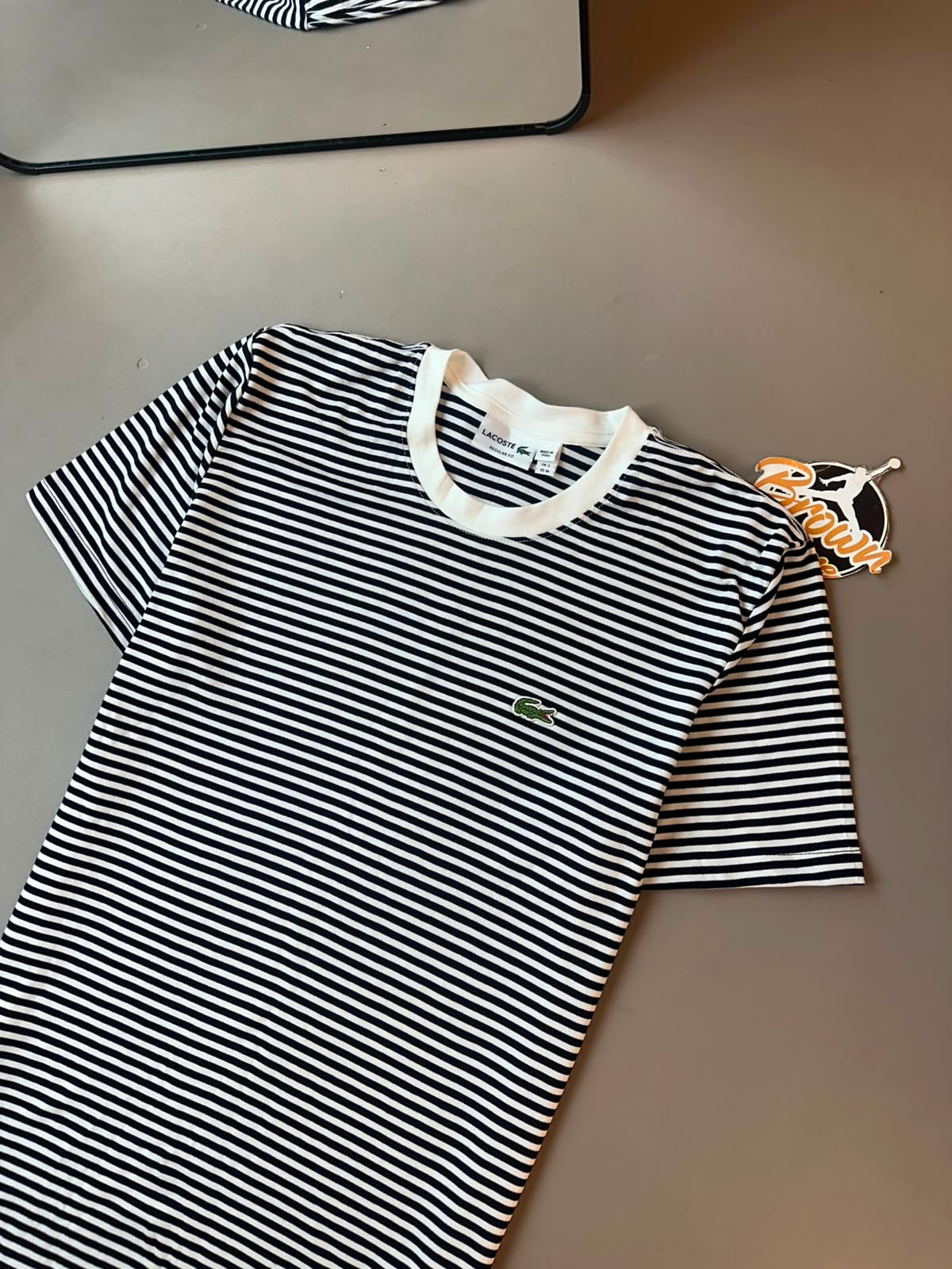 CAMISETA LACOSTE LISTRADA PRETA