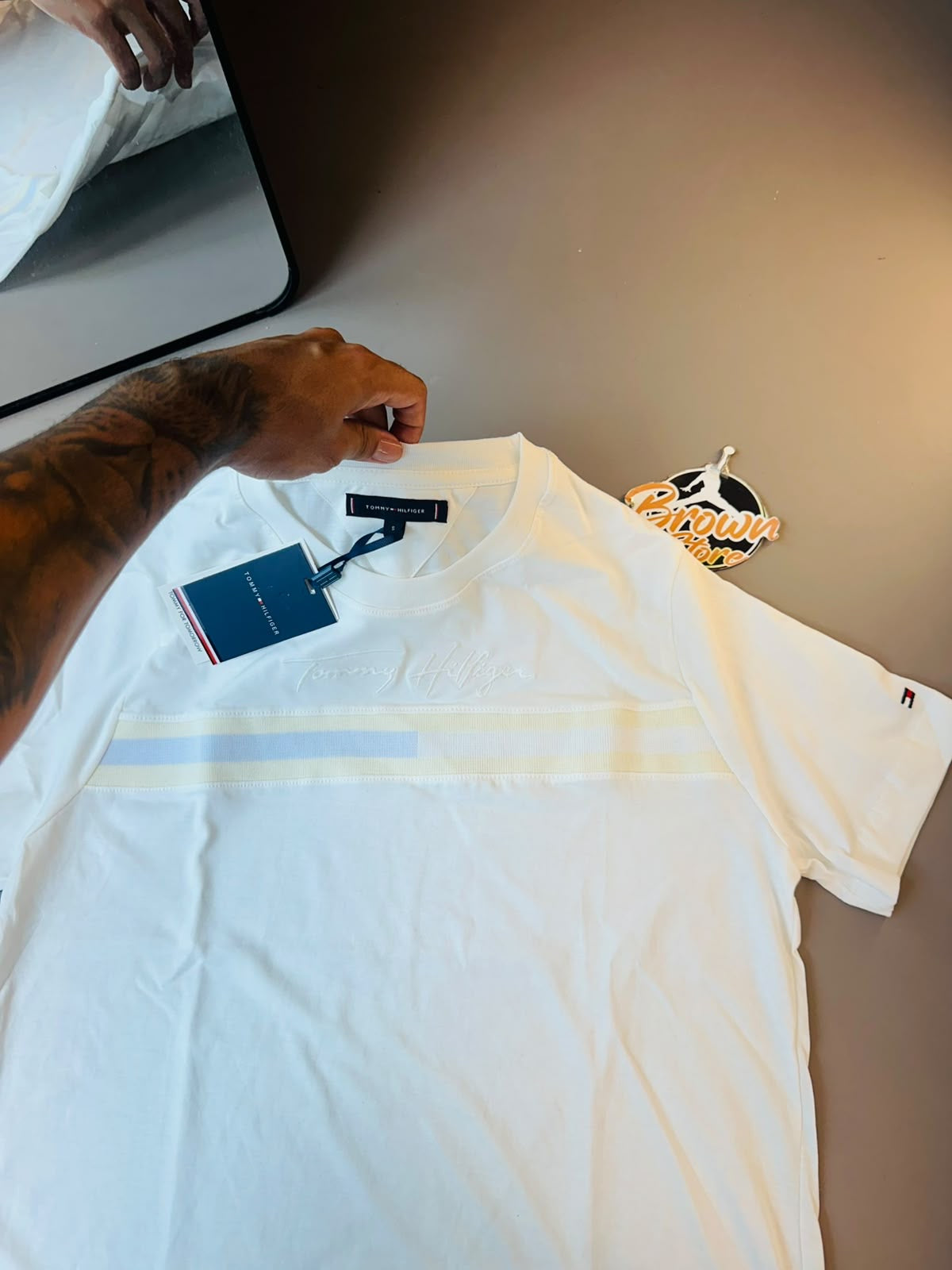 CAMISETA TOMMY HILFIGER FAIXA FRONTAL - BRANCA