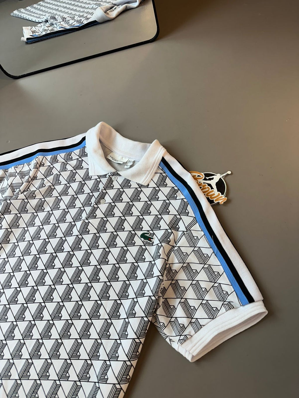 POLO LACOSTE MONOGRAMA