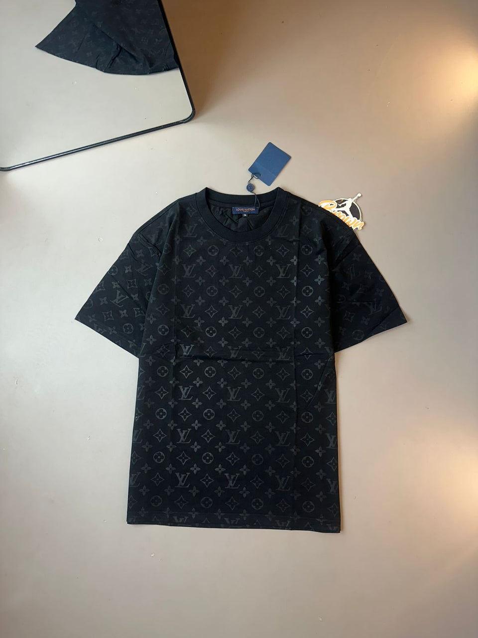 CAMISETA LV IMPORTADA RELEVO