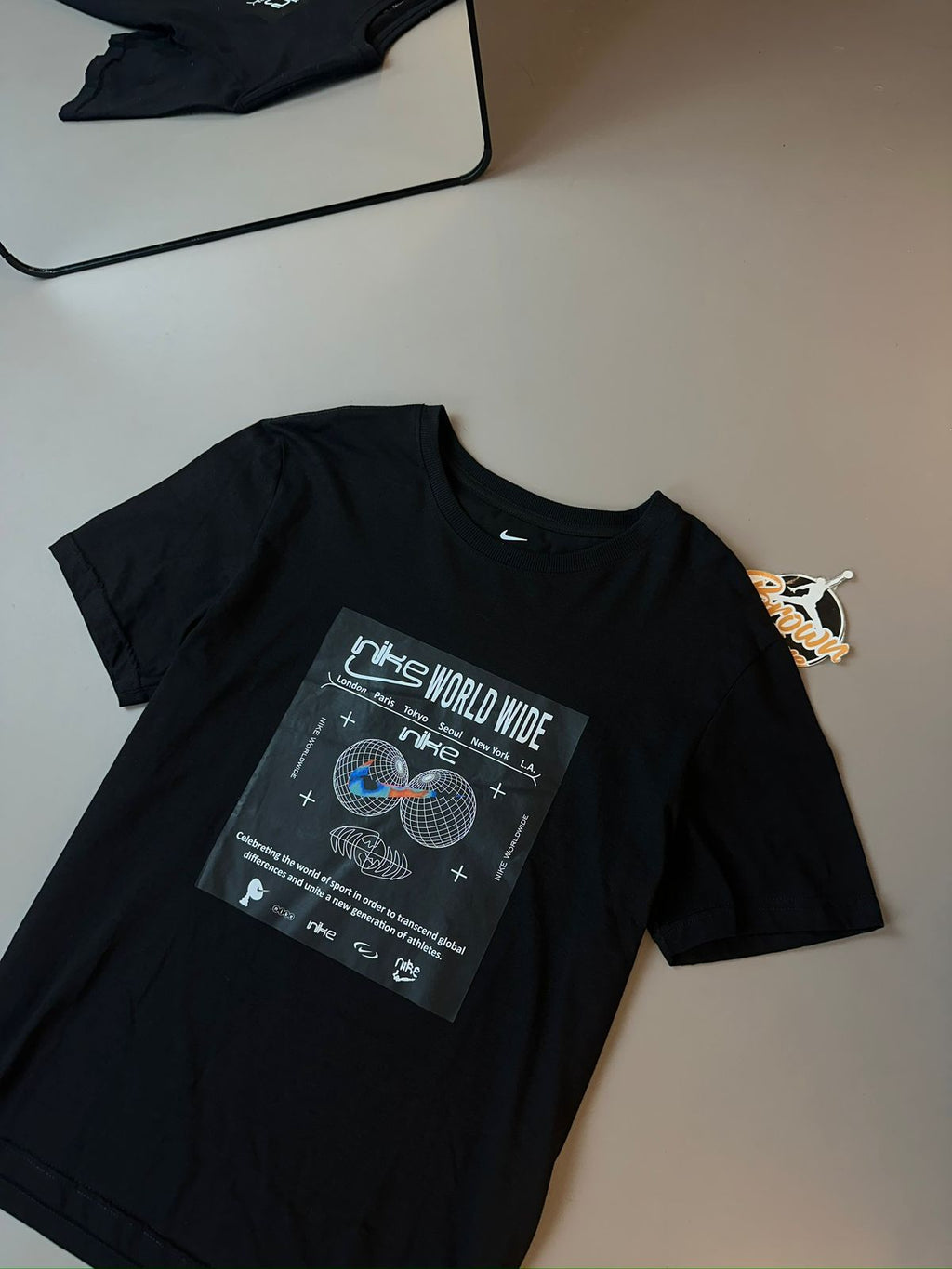 CAMISETA NIKE WORLD WIDE