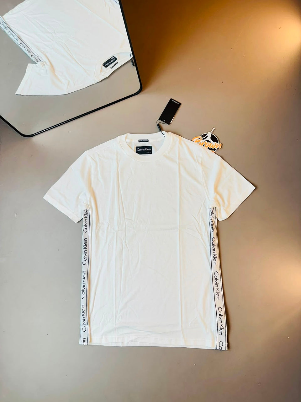 CAMISETA CALVIN KLEIN FAIXA LATERAL