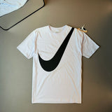 CAMISETA NIKE SPORTSWEAR SWOOSH