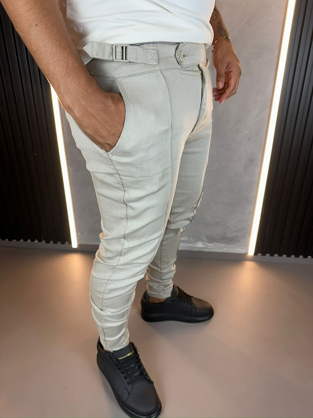 CALÇA ALFAIATARIA COM REGULAGEM CINTURA