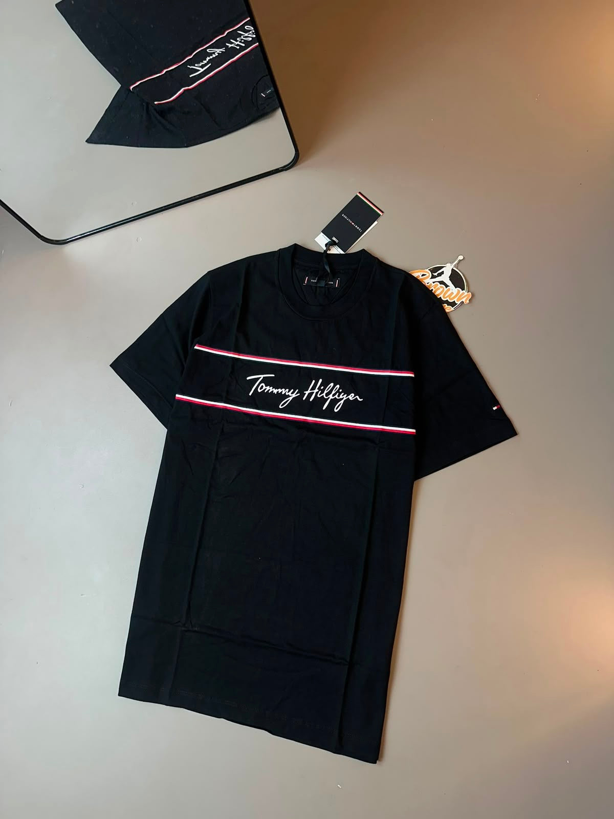CAMISETA TOMMY HILFIGER FAIXA T - PRETA
