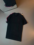 CAMISETA TOMMY FAIXA OMBRO - PRETA