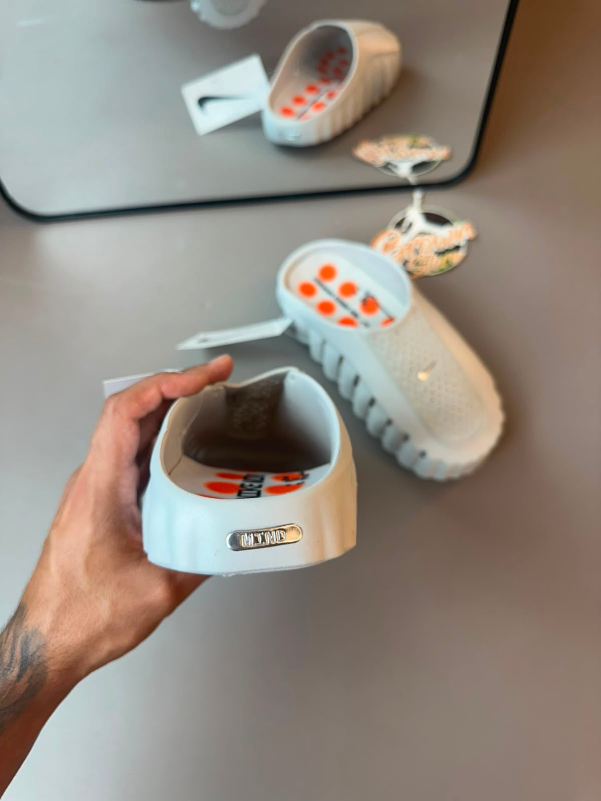 CHINELO SLIDE NIKE MIND 001 - CINZA