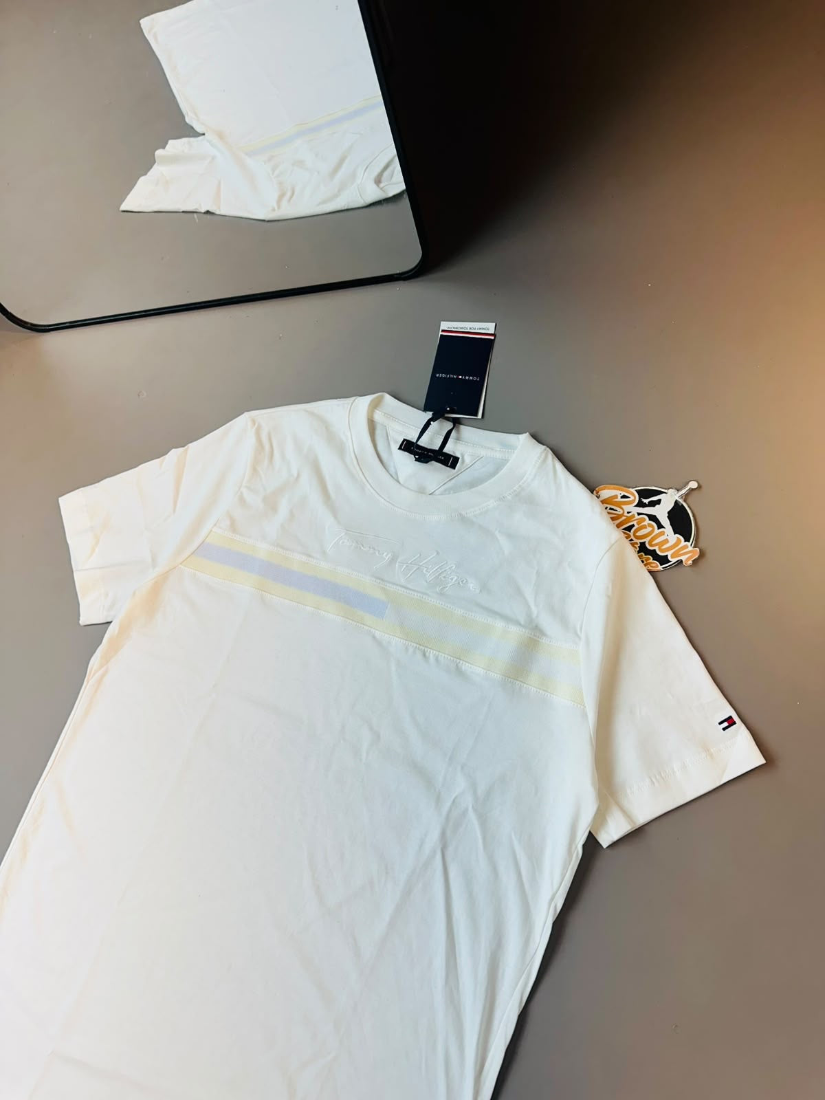 CAMISETA TOMMY HILFIGER FAIXA FRONTAL - BRANCA