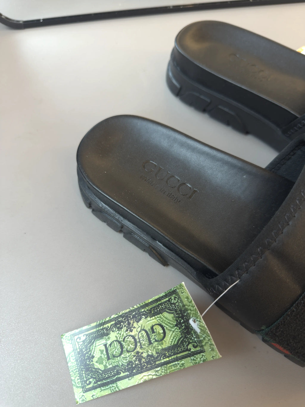 CHINELO GUCCI WEB PRETO