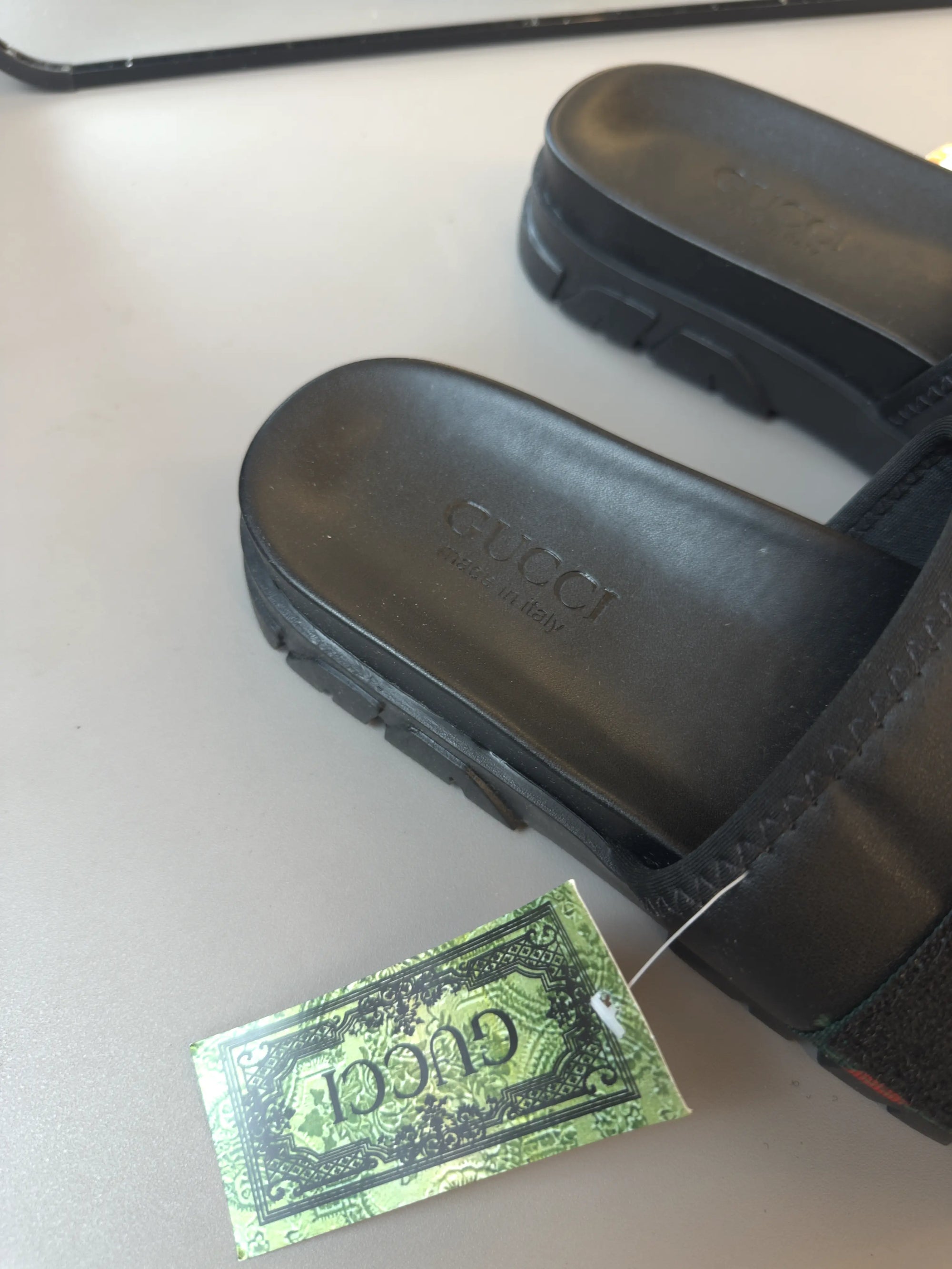 CHINELO GUCCI WEB PRETO