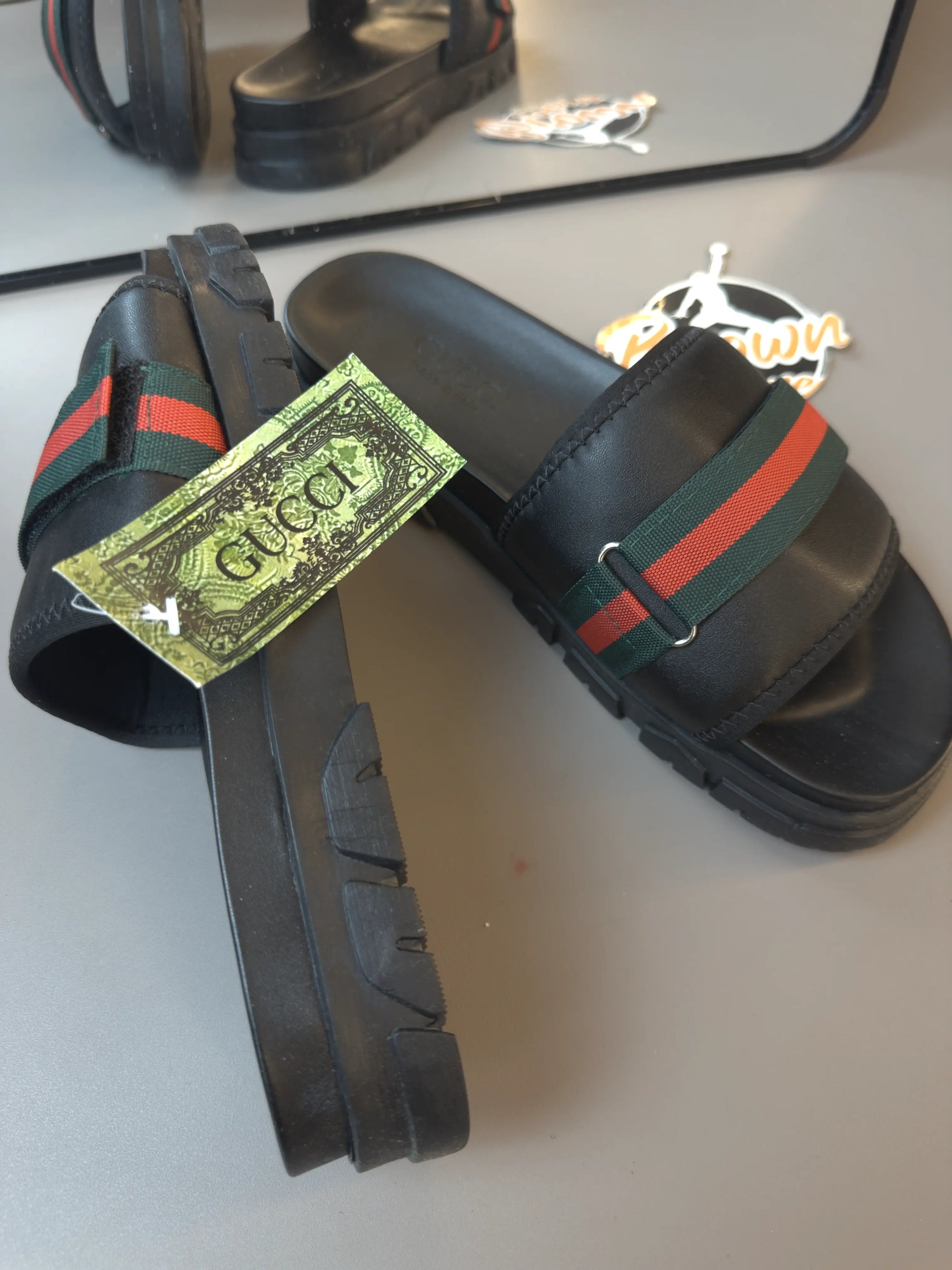 CHINELO GUCCI WEB PRETO