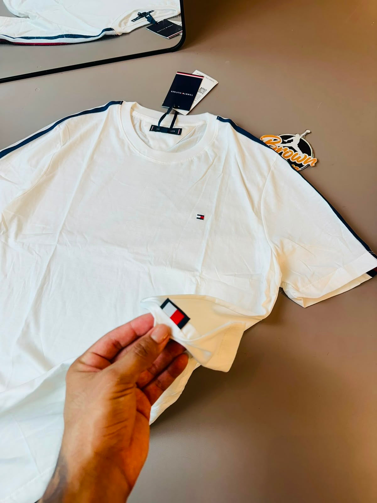CAMISETA TOMMY FAIXA OMBRO - BRANCA