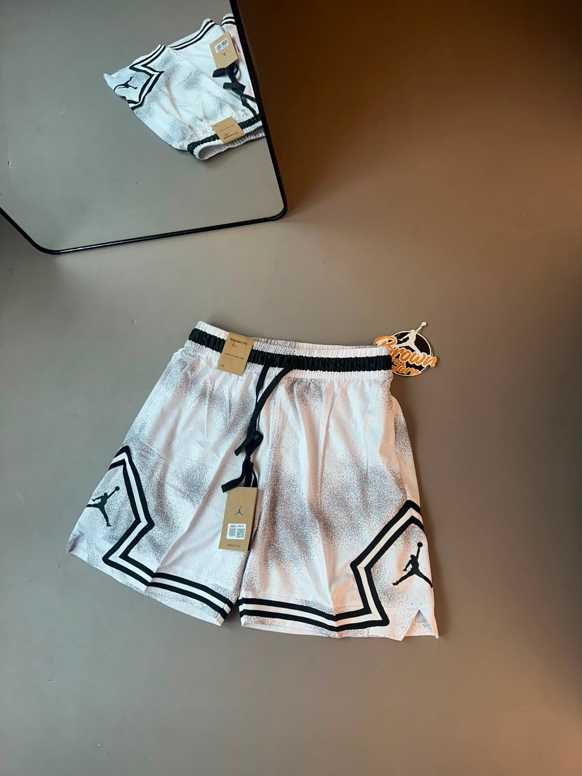 BERMA JORDAN JUMP BRANCO BATIK