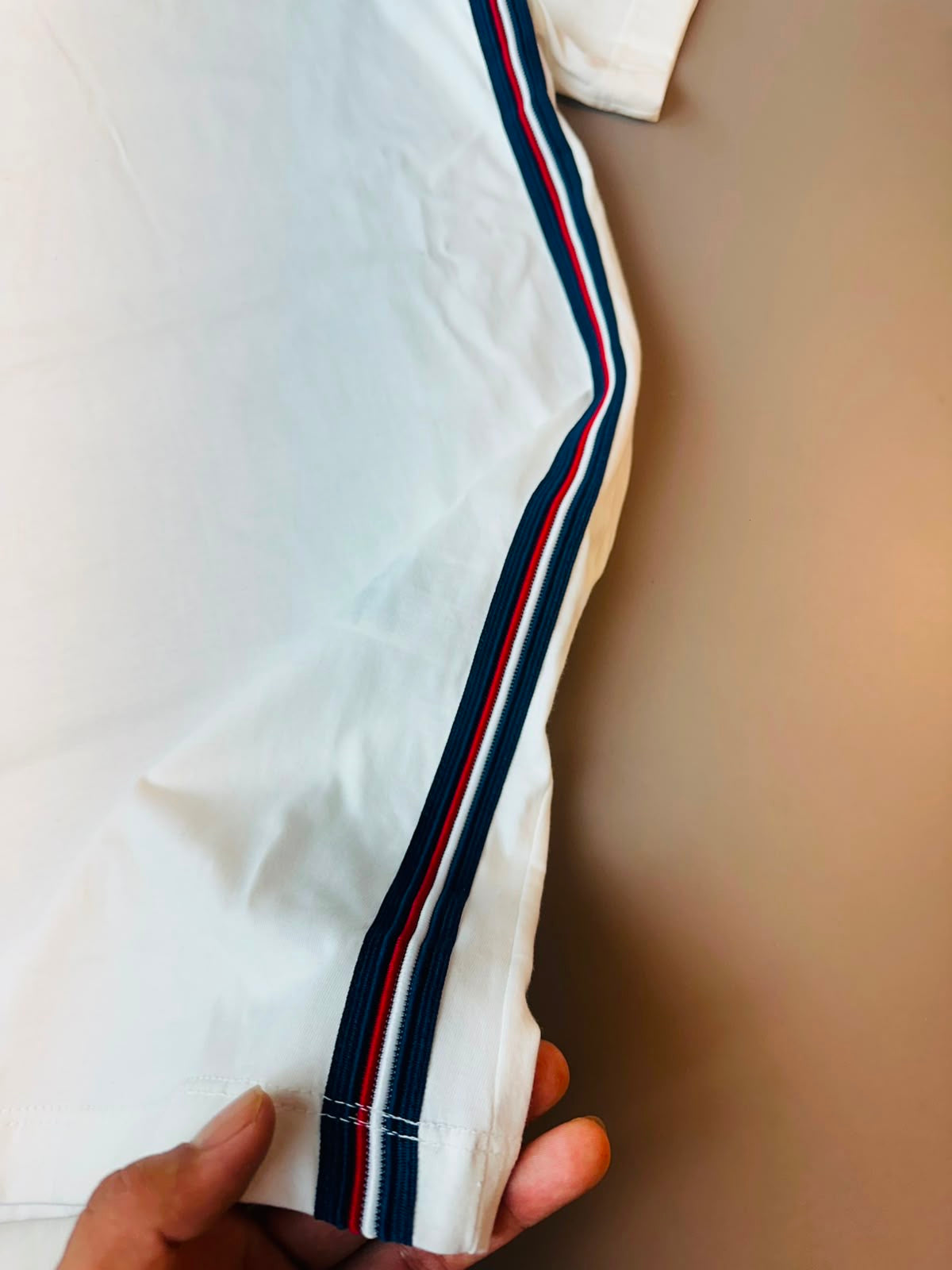 CAMISETA TOMMY FAIXA LATERAL BRANCA