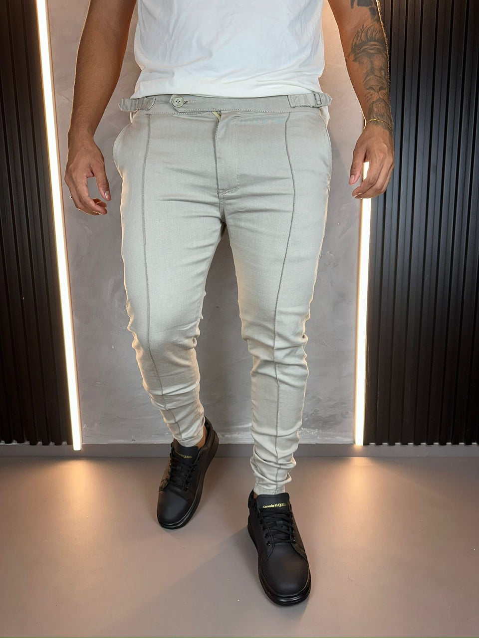 CALÇA ALFAIATARIA COM REGULAGEM CINTURA