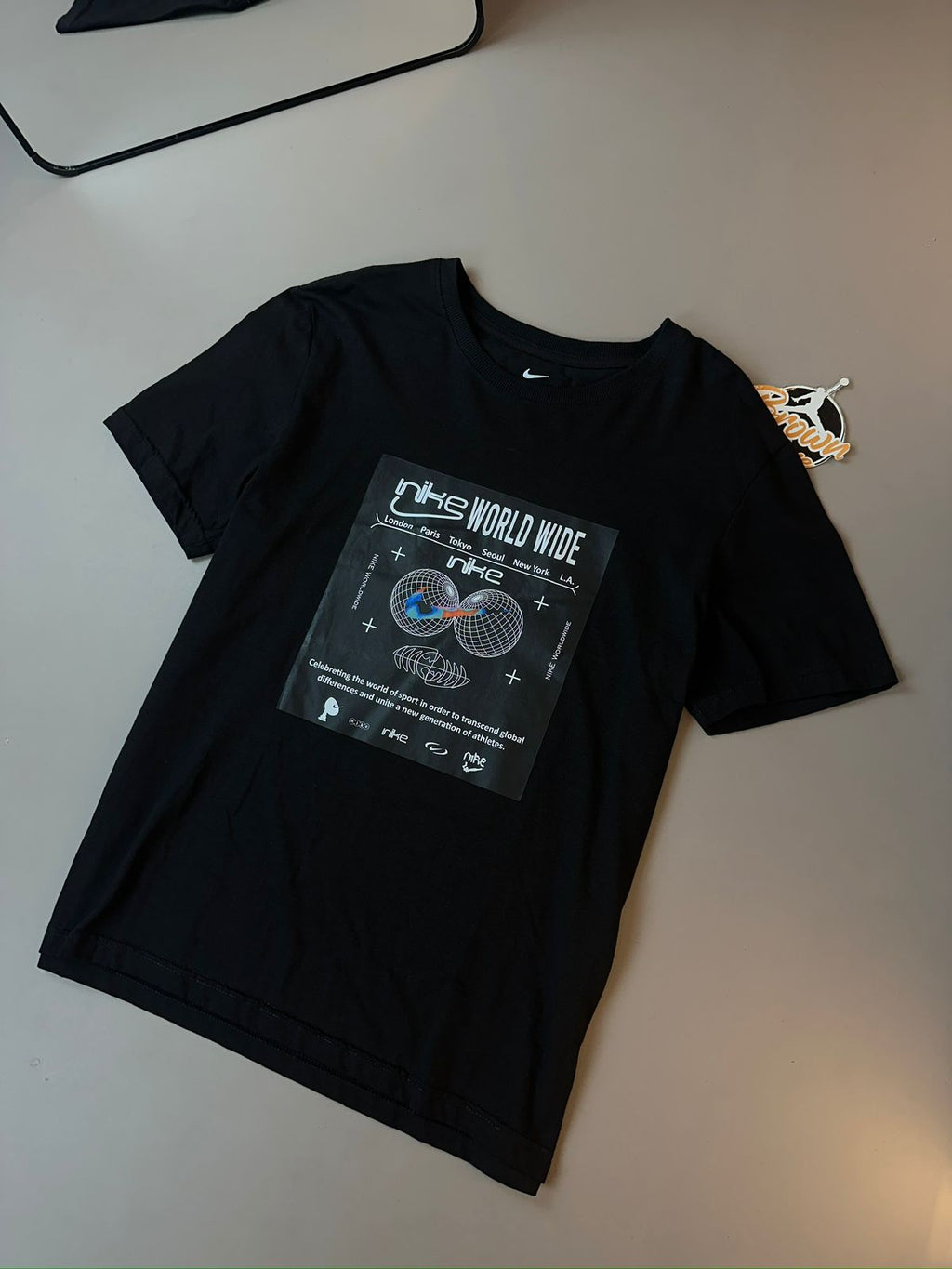 CAMISETA NIKE WORLD WIDE