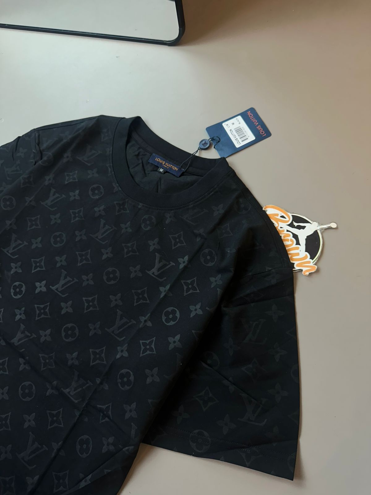 CAMISETA LV IMPORTADA RELEVO