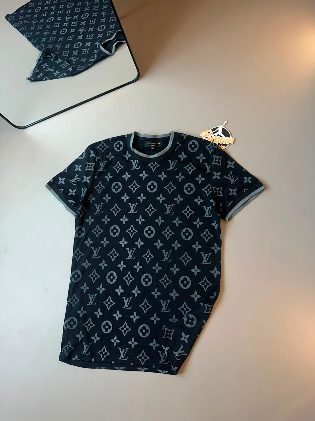 CAMISETA LV RELEVO PRETA