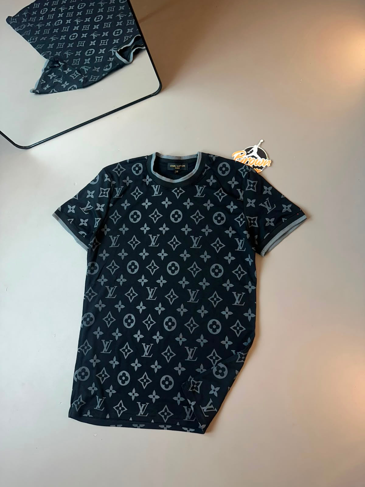 CAMISETA LV RELEVO PRETA