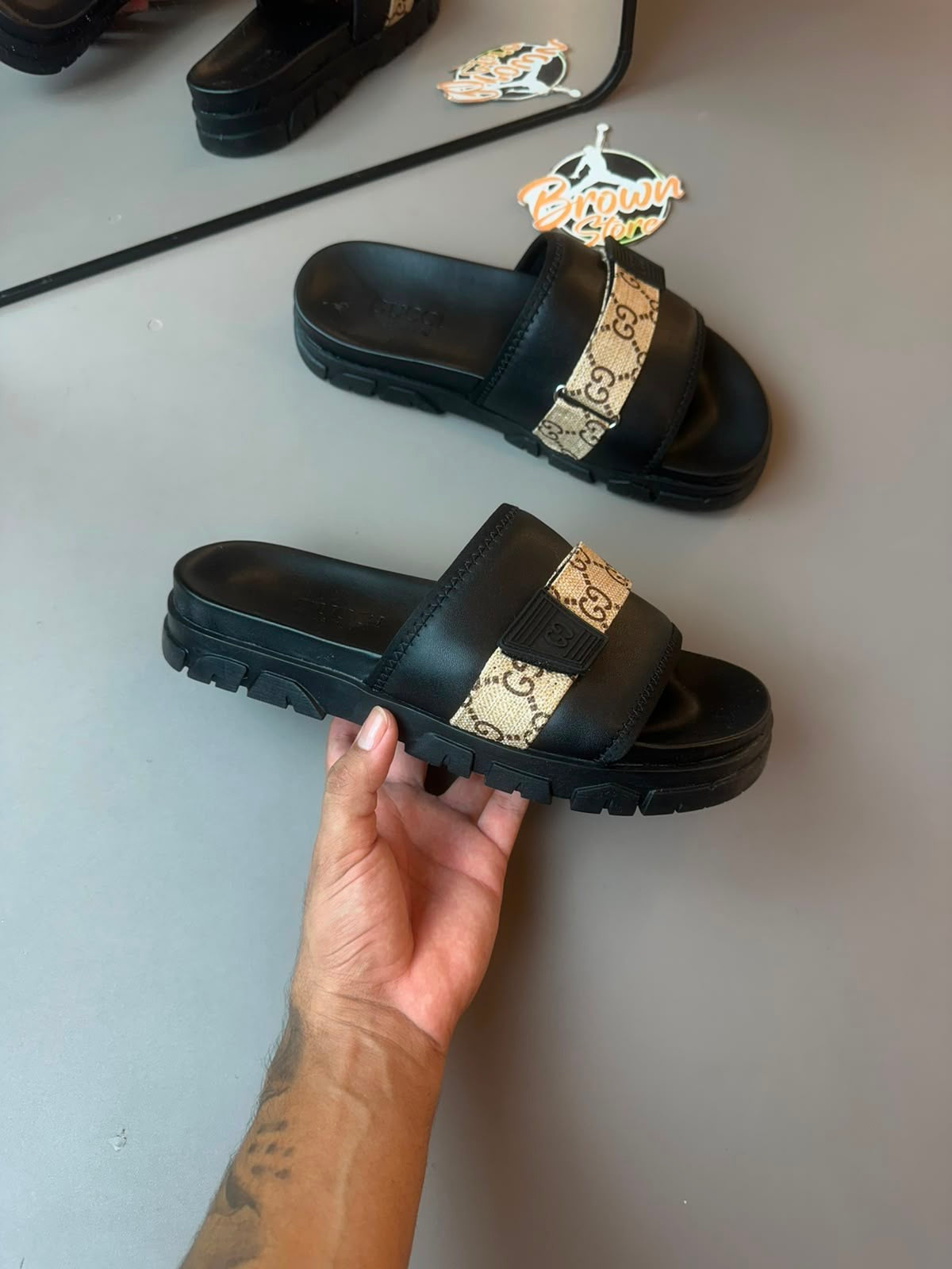 CHINELO GUCCI PLATAFORMA CG