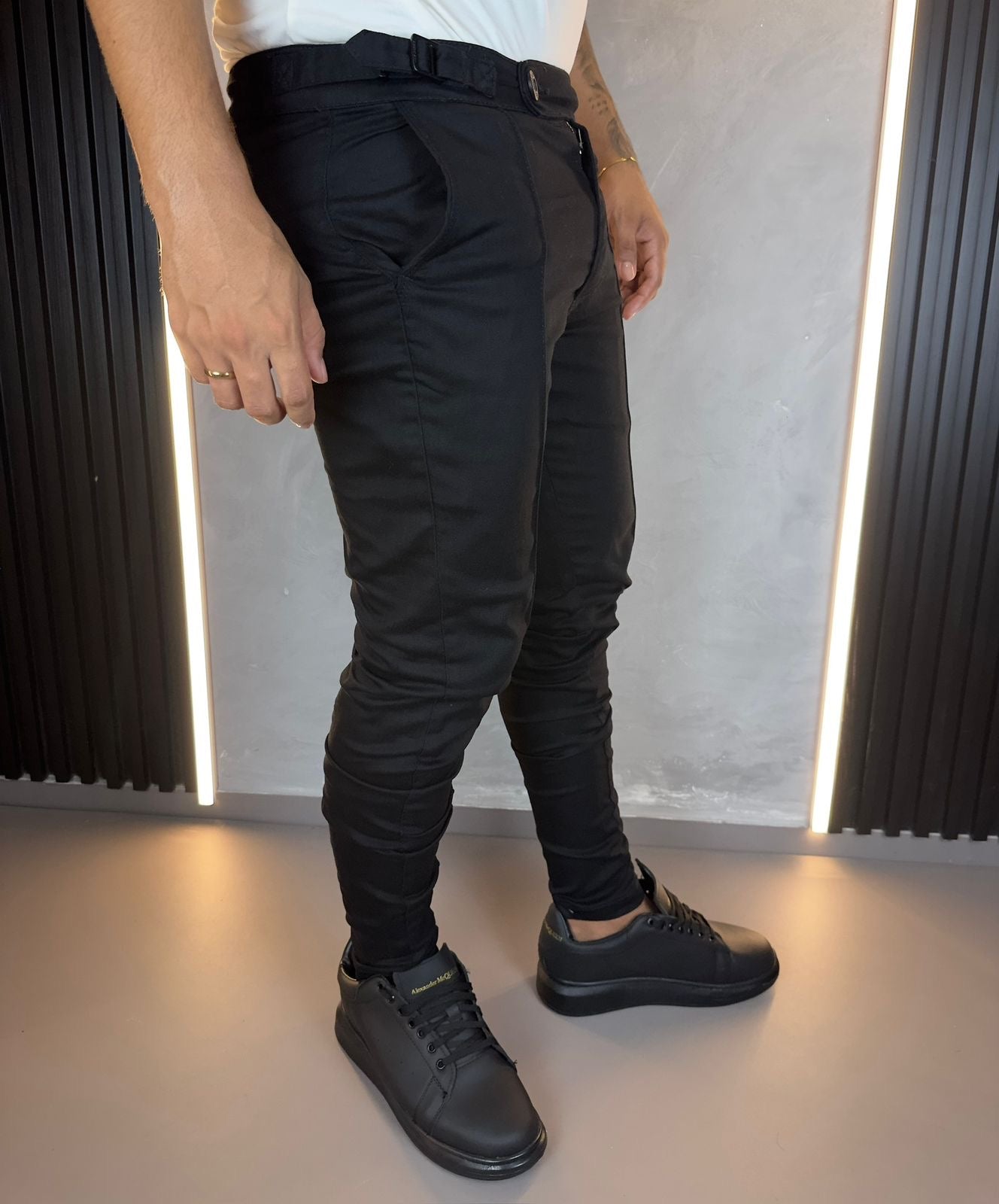 CALÇA ALFAIATARIA COM REGULAGEM NA CINTURA