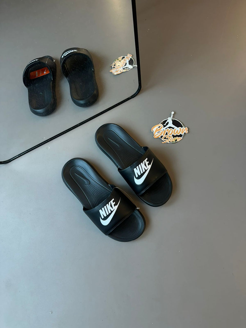 CHINELO NIKE VICTORIO ONE - PRETO