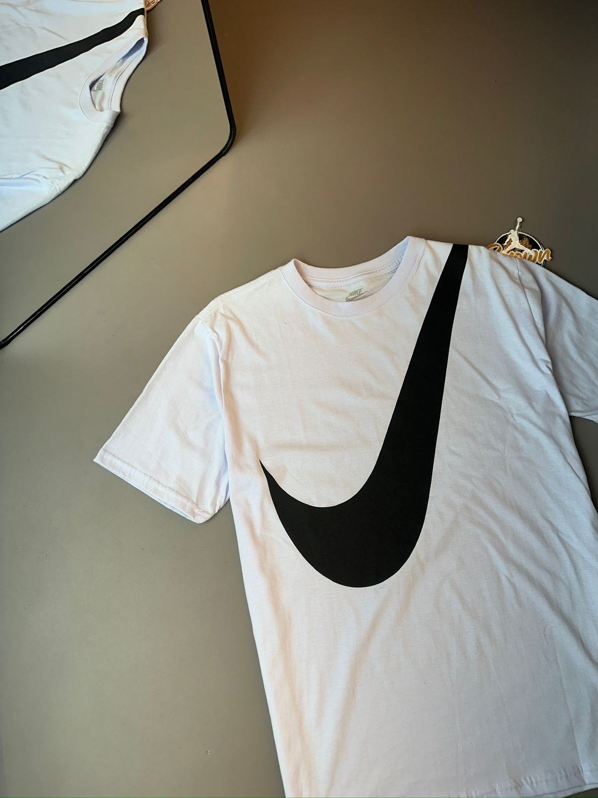 CAMISETA NIKE SPORTSWEAR SWOOSH