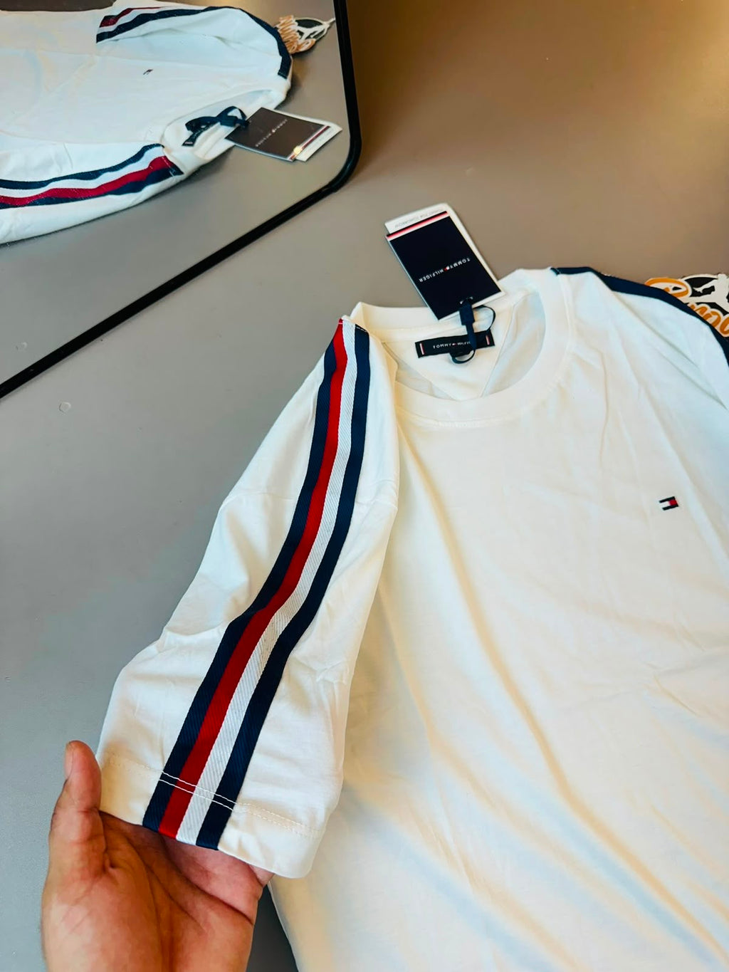 CAMISETA TOMMY FAIXA OMBRO - BRANCA