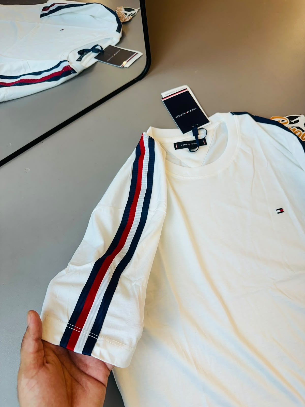 CAMISETA TOMMY FAIXA OMBRO - BRANCA