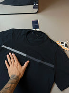 CAMISETA TOMMY HILFIGER FAIXA FRONTAL - PRETA